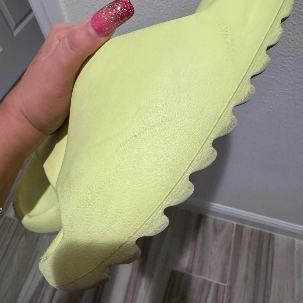 Adidas Yeezy Slides Glow Green Yellow Size 11 , no box, used - Picture 2 of 8